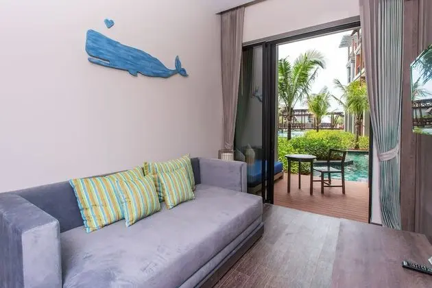 Deluxe Suite Pool Access/ Jacuzzi Room
