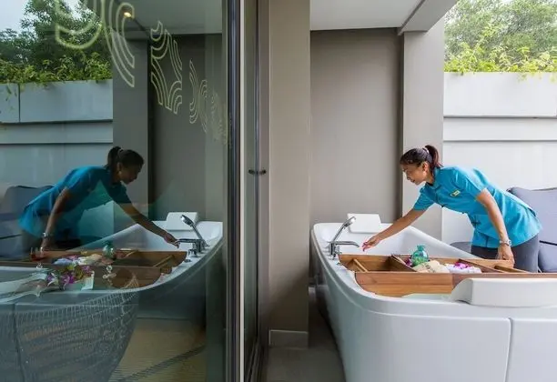 Grand Deluxe Jacuzzi - Spa Retreat
