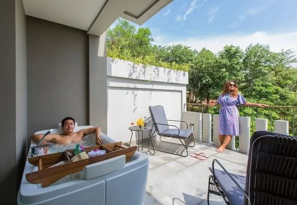 Grand Deluxe Jacuzzi - Spa Retreat