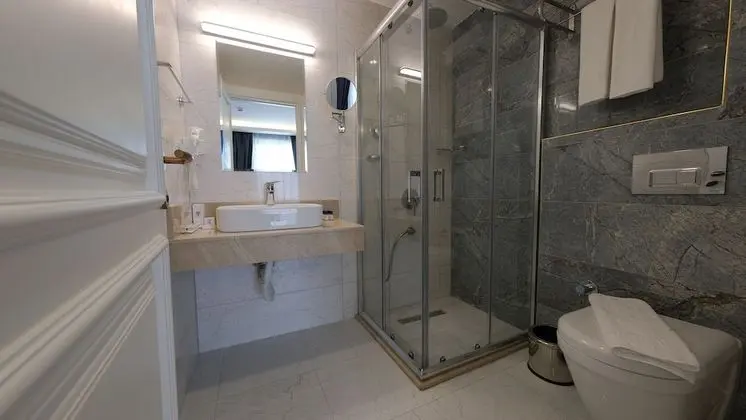 Standard Tek Büyük veya İki Ayrı Yataklı Oda