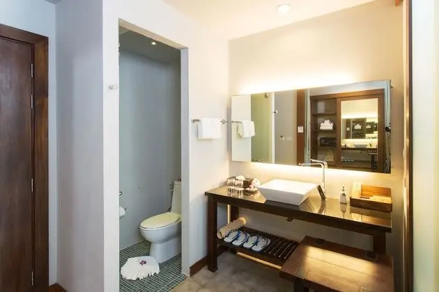 Deluxe Suite with Pool Access Room