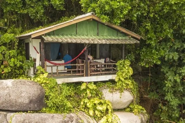 Bungalow on the Rocks