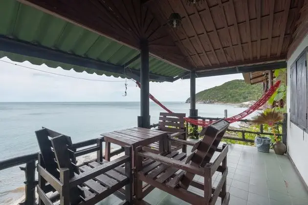Bungalow on the Rocks