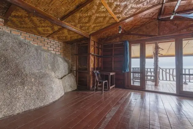 Bungalow on the Rocks
