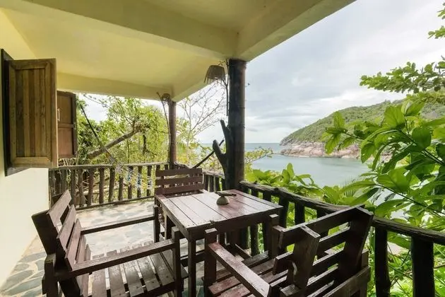Bungalow on the Rocks