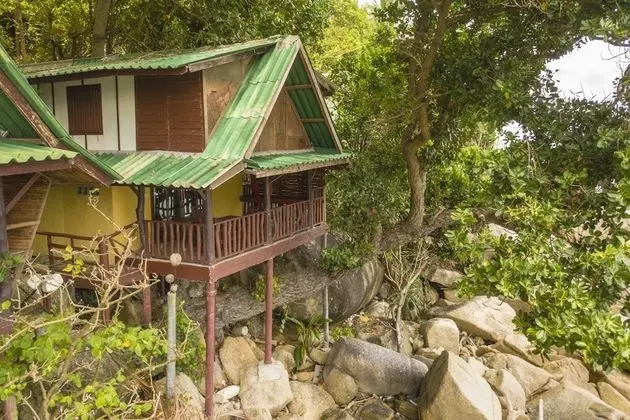 Family Bungalow on the Rocks