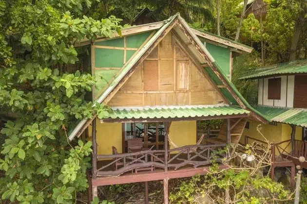 Family Bungalow on the Rocks