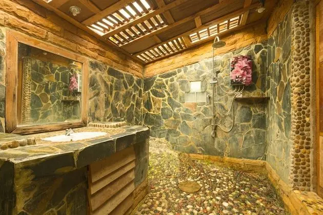 Family Bungalow on the Rocks