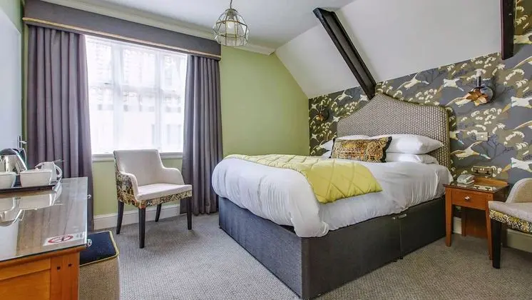 Standard Tek Büyük Yataklı Oda