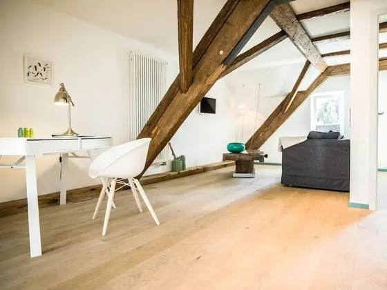 Junior Süit, Balkon