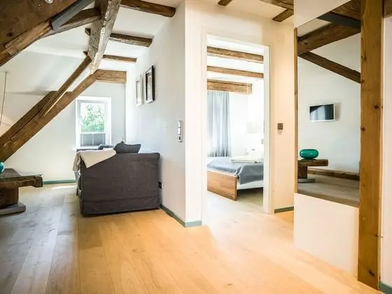 Junior Süit, Balkon