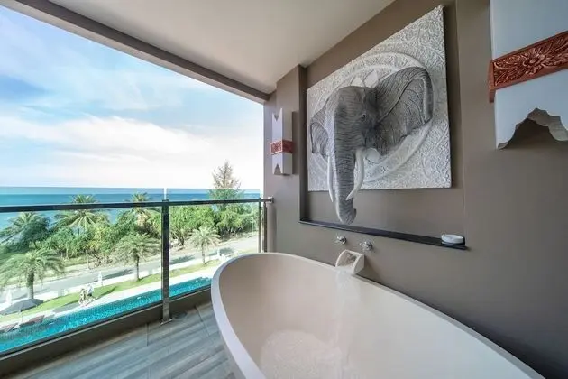 Deluxe Room with Sea View