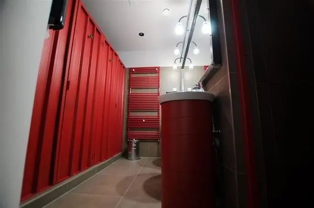 Ortak Ranzalı Oda, Sadece kadınlar için