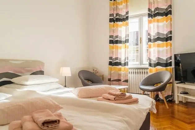 Tek Büyük veya İki Ayrı Yataklı Oda, Şehir Manzaralı