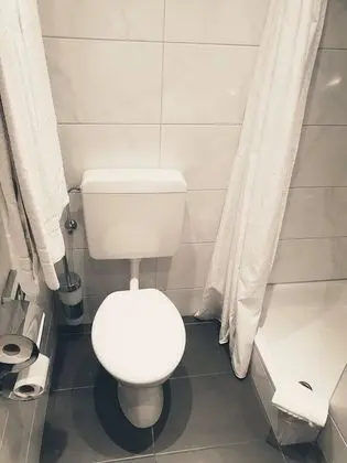 Basic Tek Büyük Yataklı Oda