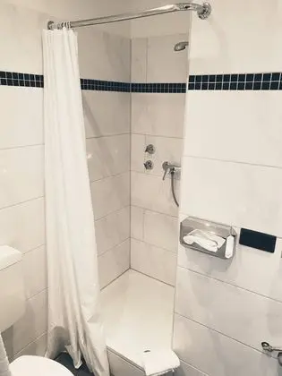 Basic Tek Büyük Yataklı Oda