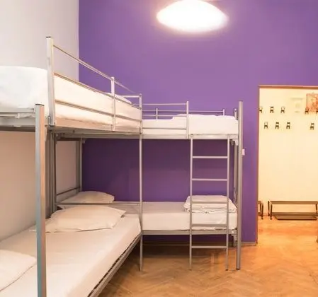 Basic Ortak Ranzalı Oda, Avlu Manzaralı