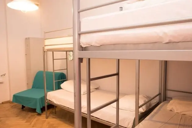 Basic Ortak Ranzalı Oda, Avlu Manzaralı