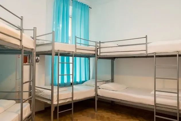 Basic Ortak Ranzalı Oda, Avlu Manzaralı