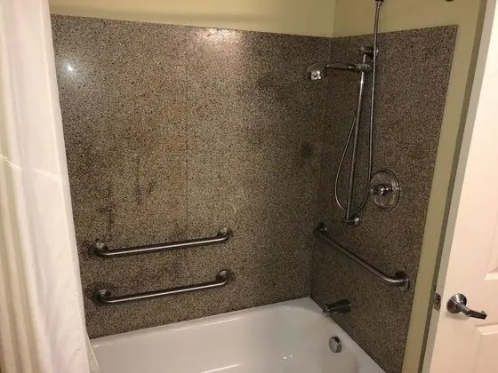 Süit, 1 Büyük (Queen) Boy Yatak, Engellilere Uygun, Sigara İçilmez (Efficiency)