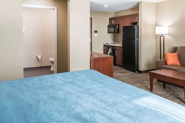 Süit, 1 En Büyük (King) Boy Yatak ve Çekyat, Sigara İçilmez (2 Person Sofa Bed)