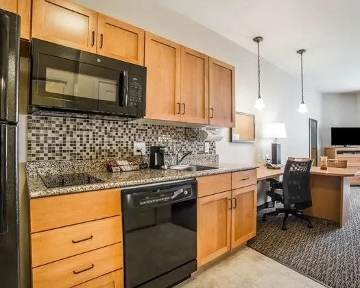 Süit, 2 Büyük (Queen) Boy Yatak, Engellilere Uygun, Sigara İçilmez (Efficiency)