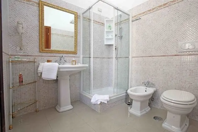 Tek Büyük Yataklı Oda, Banyolu/Duşlu