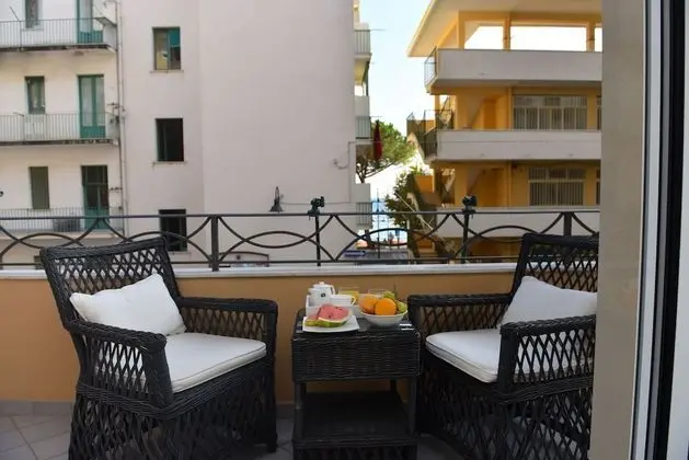 Superior Tek Büyük Yataklı Oda, Balkon, Kısmi Deniz Manzaralı