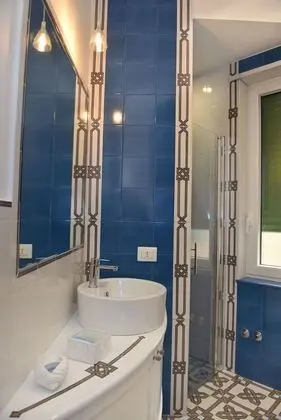 Superior Tek Büyük Yataklı Oda, Balkon, Kısmi Deniz Manzaralı