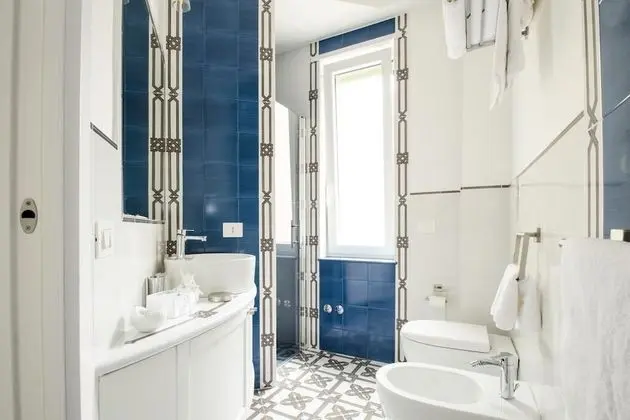 Superior Tek Büyük Yataklı Oda, Balkon, Kısmi Deniz Manzaralı