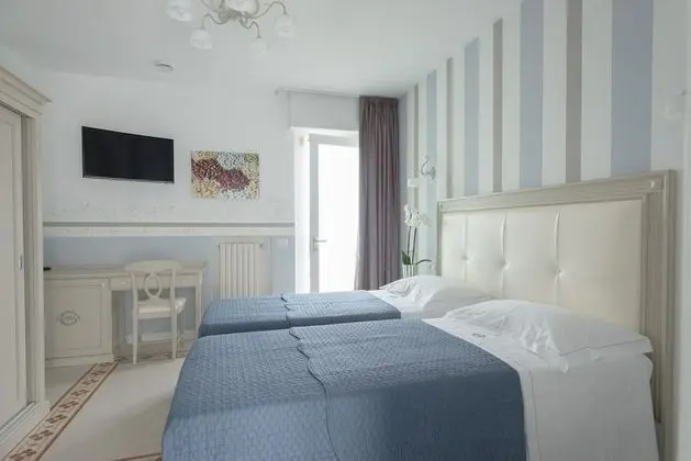Business Büyük Yataklı Tek Kişilik Oda, 1 Yatak Odası, Balkon, Avlu Manzaralı