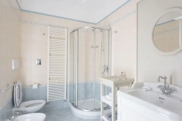 Business Tek Büyük Yataklı Oda, 1 Yatak Odası, Balkon, Avlu Manzaralı