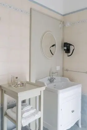 Business Tek Büyük Yataklı Oda, 1 Yatak Odası, Balkon, Avlu Manzaralı