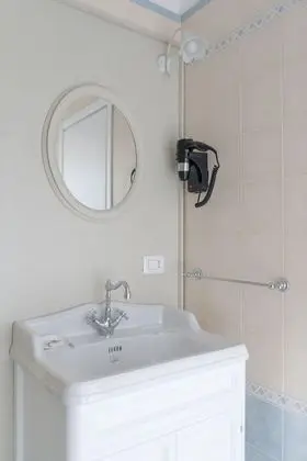 Business Tek Büyük Yataklı Oda, 1 Yatak Odası, Balkon, Avlu Manzaralı