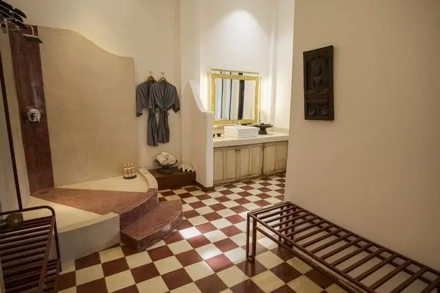 Traditional Süit