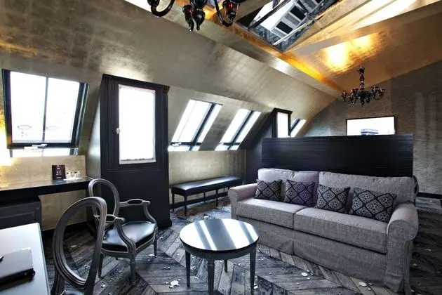 Suite Champs-Elysées (with Sauna and Jacuzzi)