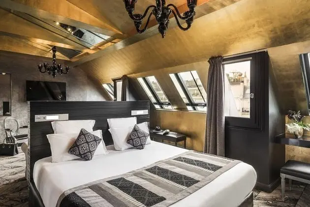 Suite Champs-Elysées (with Sauna and Jacuzzi)