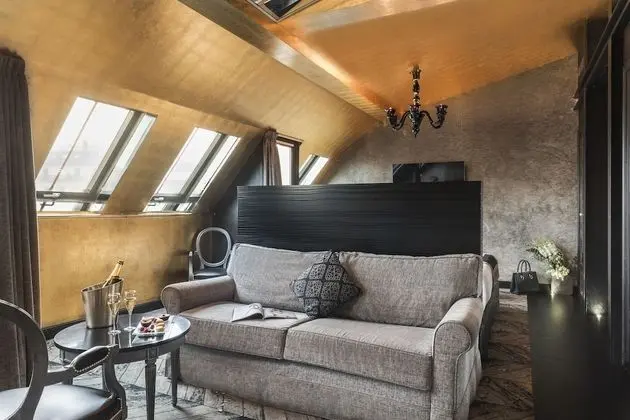 Suite Champs-Elysées (with Sauna and Jacuzzi)