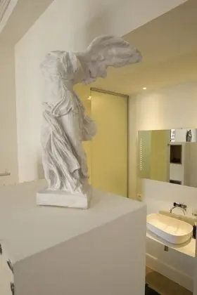 Deluxe Tek Büyük Yataklı Oda (CHAMBRE PARIS groundfloor)