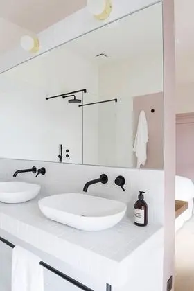 Luxury Oda