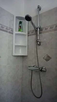 Tek Büyük Yataklı Oda, Ortak Banyo