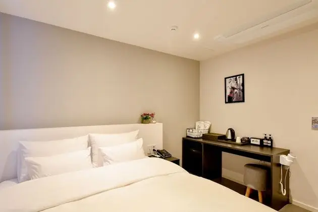 Standard Oda (Check in 05:00 PM)