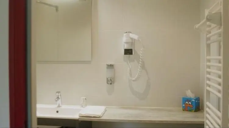 Comfort Tek Büyük veya İki Ayrı Yataklı Oda