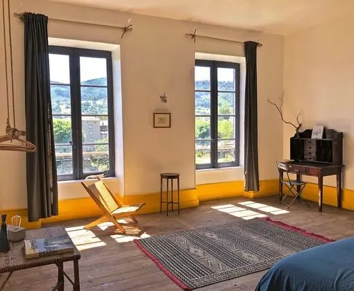 Süit, Nehir Manzaralı (CHAM)