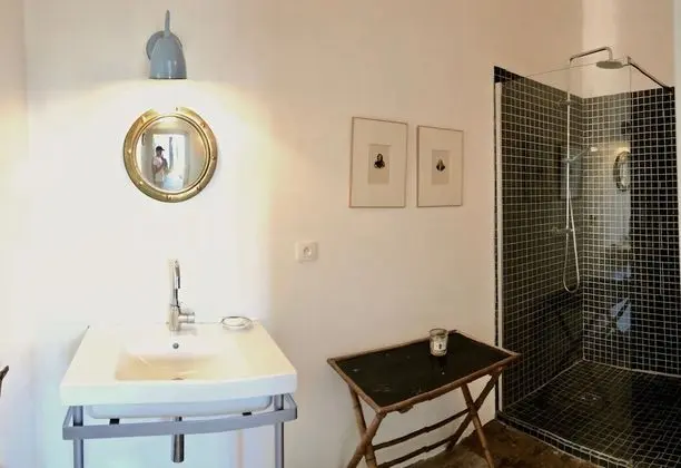 Süit, Nehir Manzaralı (CHAM)