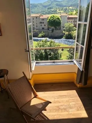 Süit, Nehir Manzaralı (CHAM)