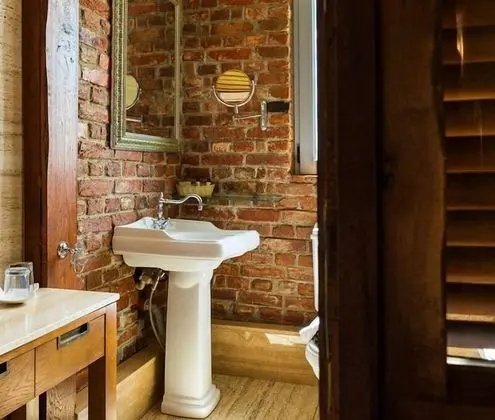 Suit Deluxe Muskat, Mountain View