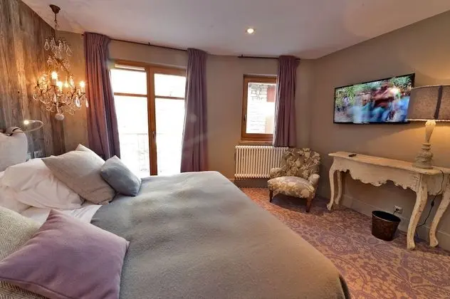 Tek Büyük Yataklı Oda (Village View)