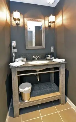 Tek Büyük Yataklı Oda (Village View)