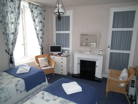 Tek Büyük veya İki Ayrı Yataklı Oda, Özel Banyo (Bluebell)